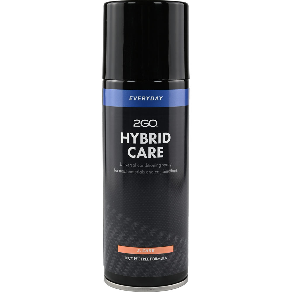 Nourishing hybrid care spray for shiny locks.